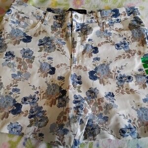Gloria Vanderbilt floral Women’s SZ 18 stretch jeans shorts 38W 6L New with tags